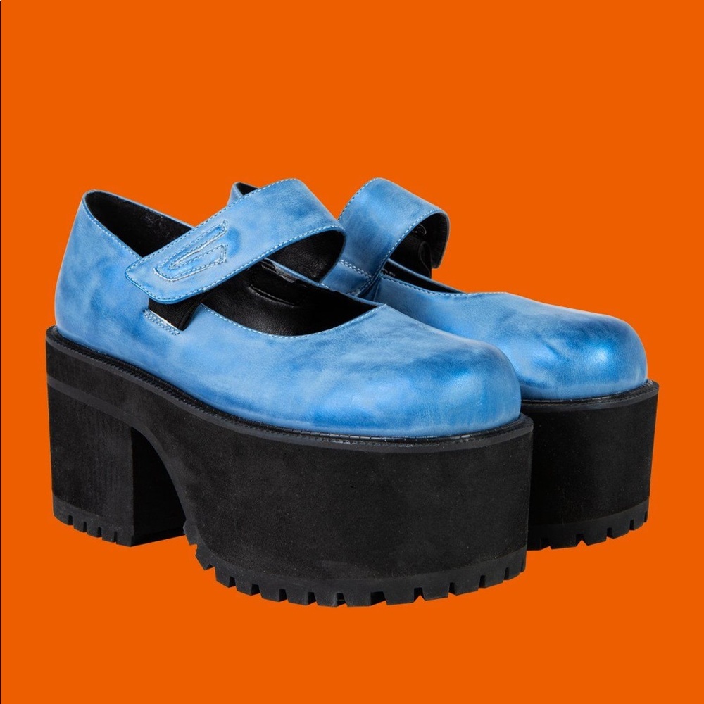 HUGEEEEEEE ISO UNIF LILIUM BLUE MARY JANE PLATFORMS